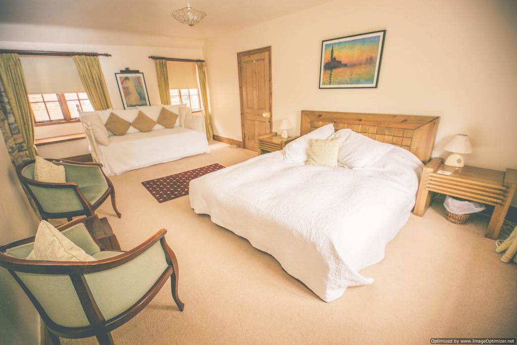 Weycroft Mill House Bed And Breakfast Axminster Ruang foto