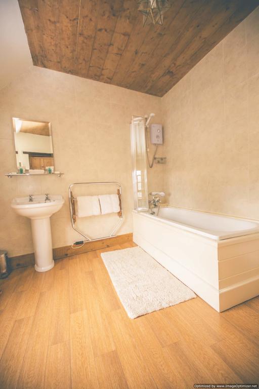 Weycroft Mill House Bed And Breakfast Axminster Ruang foto